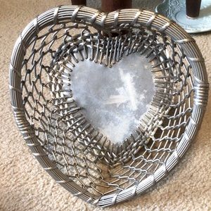 Metal wire Heart Shape Basket